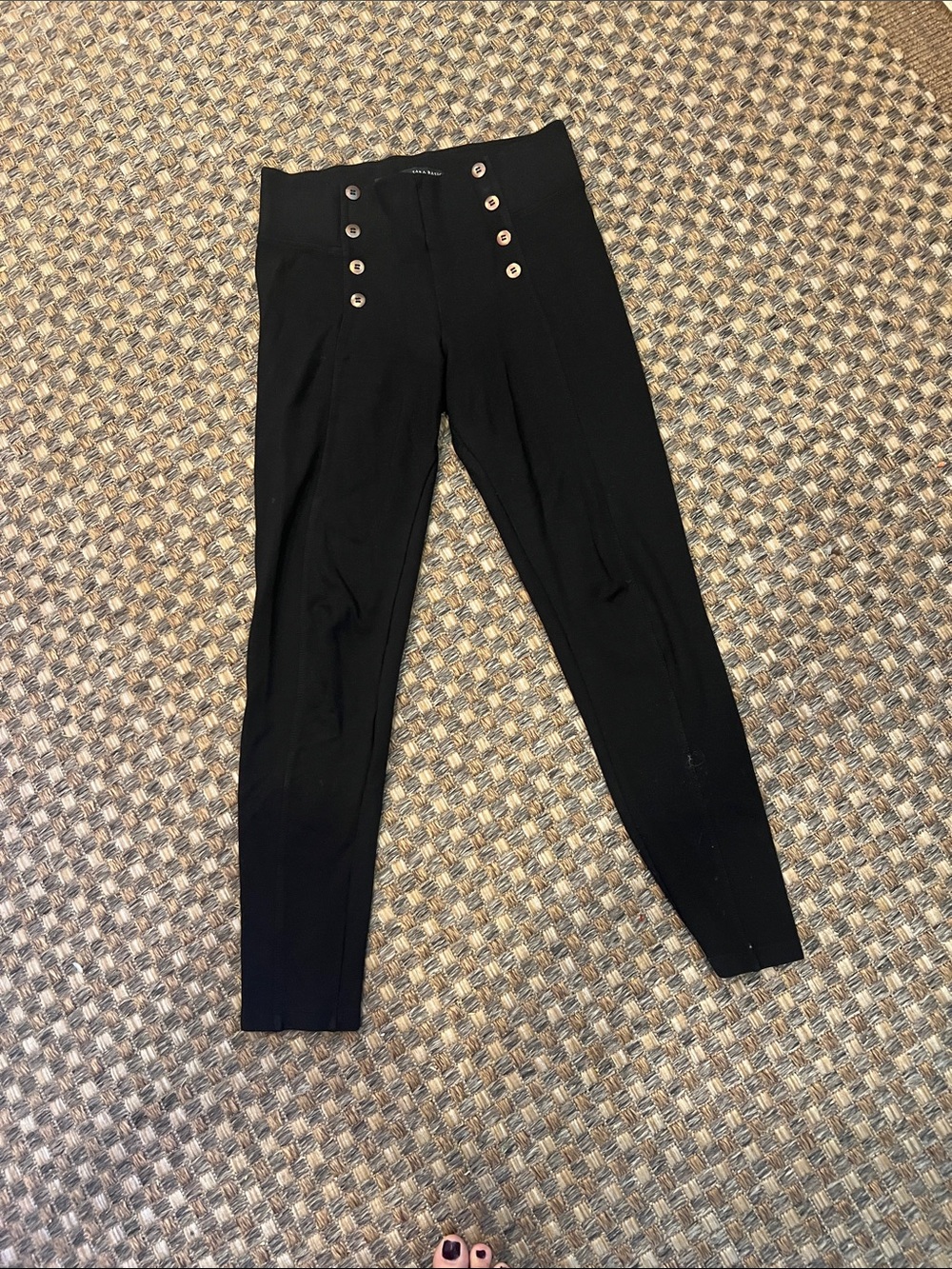 Zara med Black Button-Front Leggings